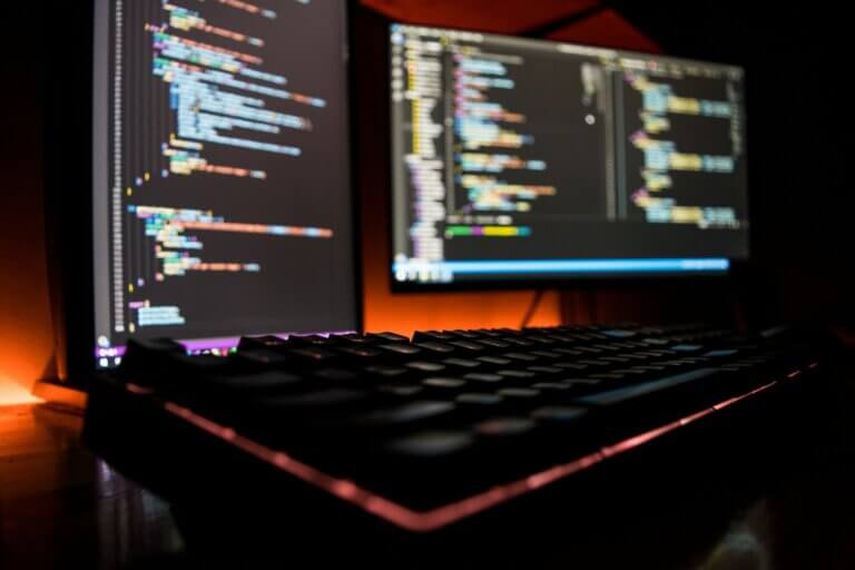 Backend: o que é, salário, principais linguagens e tudo sobre